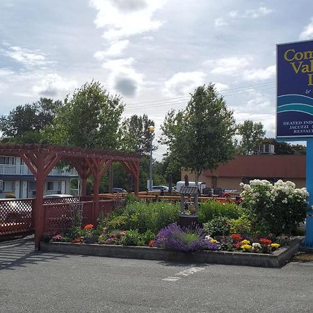 Comox Valley Inn & Suites กูร์เตอเนย์ ภายนอก รูปภาพ