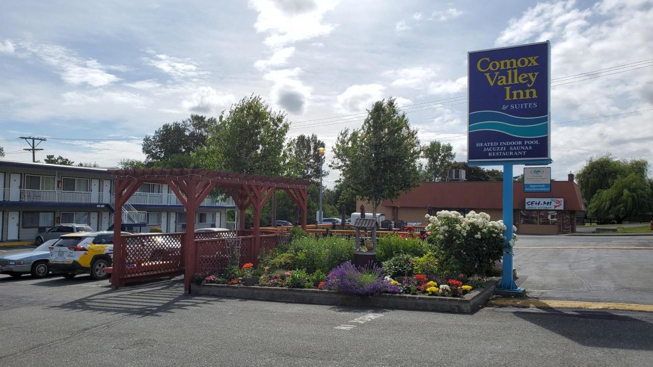 Comox Valley Inn & Suites กูร์เตอเนย์ ภายนอก รูปภาพ