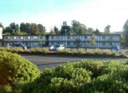 Comox Valley Inn & Suites กูร์เตอเนย์ ภายนอก รูปภาพ