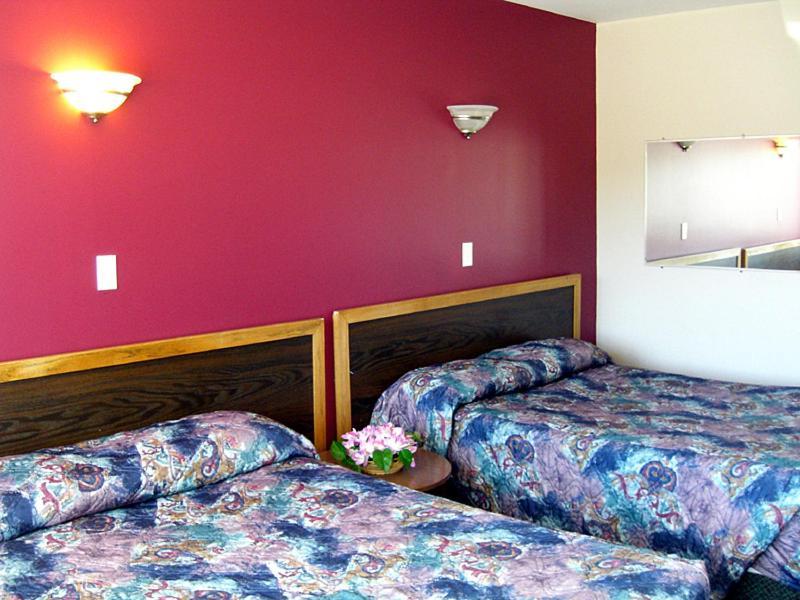 Comox Valley Inn & Suites กูร์เตอเนย์ ห้อง รูปภาพ