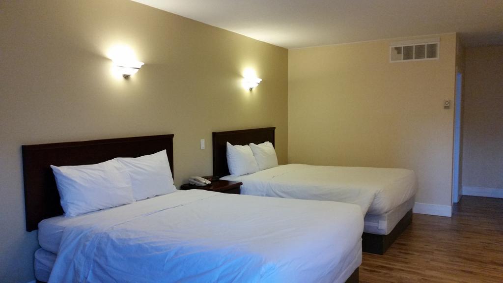 Comox Valley Inn & Suites กูร์เตอเนย์ ภายนอก รูปภาพ