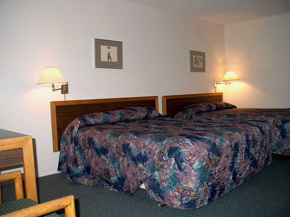 Comox Valley Inn & Suites กูร์เตอเนย์ ภายนอก รูปภาพ