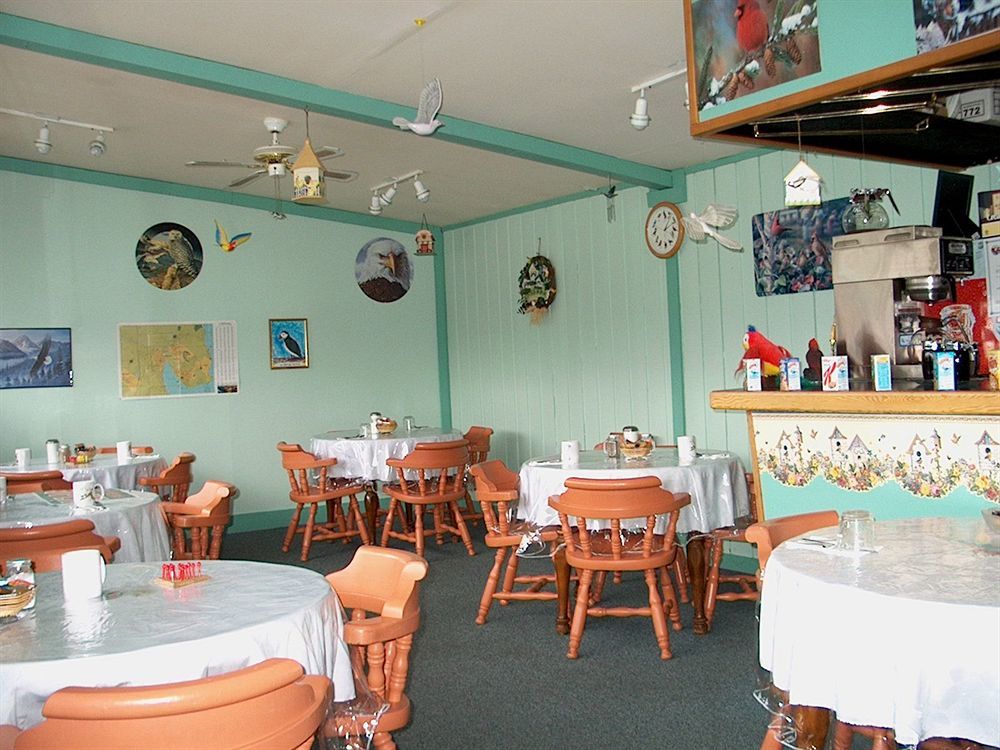 Comox Valley Inn & Suites กูร์เตอเนย์ ภายนอก รูปภาพ